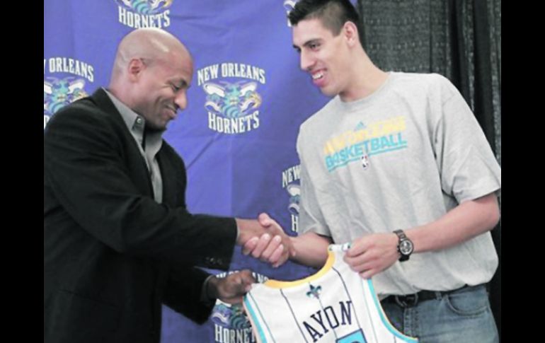 Gustavo Ayón fue presentado hace una semana por los Hornets de Nueva Orleáns, equipo con el que incursiona a la NBA. AP  /