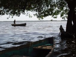 Un problema con el timón y una falla en el motor ocasionó que los pescadores naufragaran. ARCHIVO  /