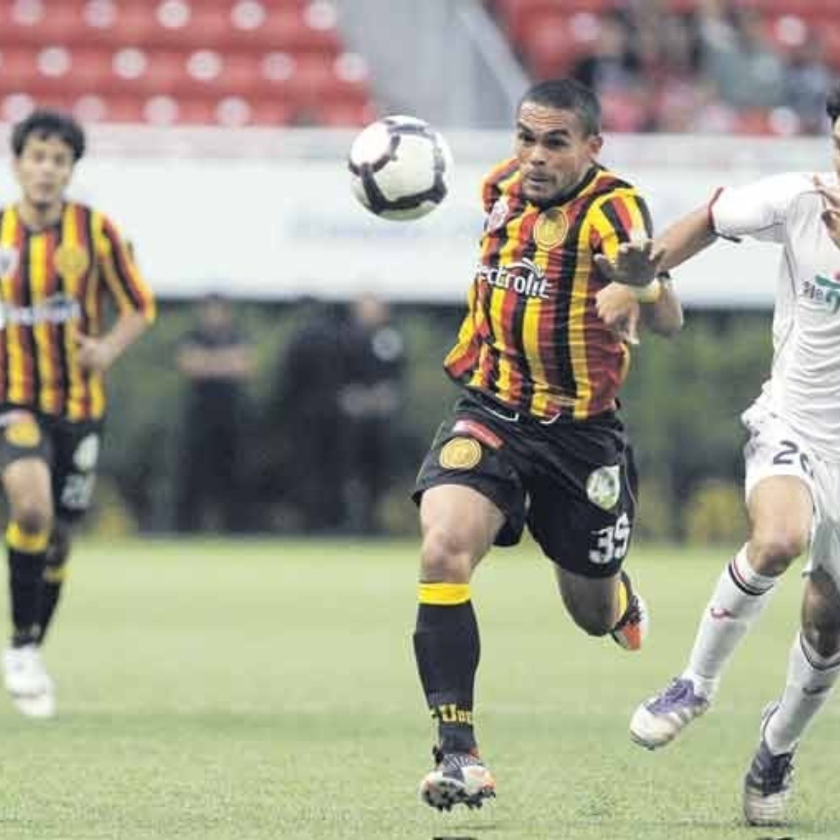 Leones Negros se despide con victoria | El Informador