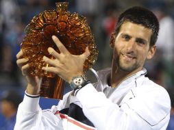 Djokovic tendrá un reto difícil para el 2012 al defender 10 títulos. EFE  /