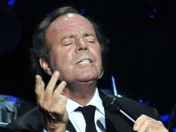 Julio Iglesias reconoció cierta 'vergüenza' por algunos de sus discos del pasado. ARCHIVO  /