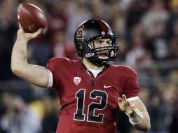 Andrew Luck, el quarterback de la Universidad de Stanford sería la selección de los Potros en abril. AP  /