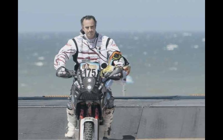 El piloto de motos argentino, Jorge Martínez Boero, en el arranque del Rally Dakar 2012, antes del fatal accidente. AFP  /