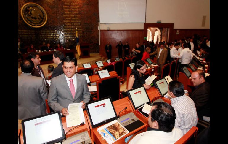 En el Congreso local laboran mil 300 trabajadores, a decir de los legisladores locales.  /