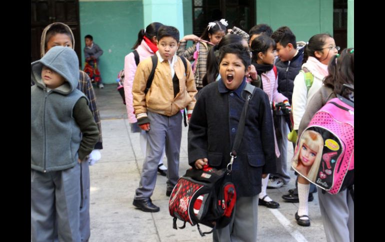 Con frio y sueño regresan a clases estudiantes, desde prescolar hasta el bachillerato para continuar con el  ciclo escolar. NTX  /