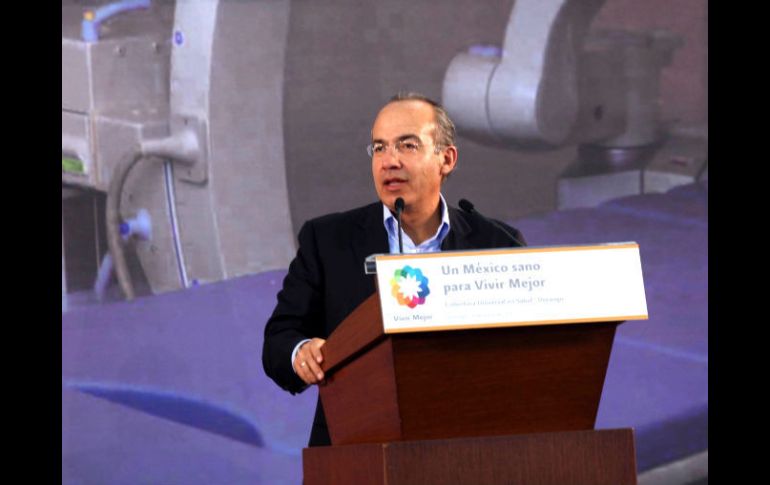 El presidente Felipe Calderón se comprometió con los agricultores de Durango atender la situación de sequía. ARCHIVO  /