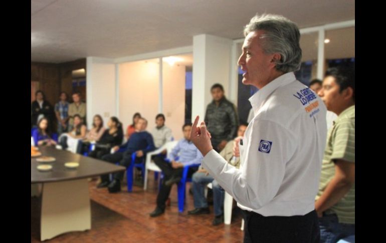 El precandidato del PANl a la gubernatura de Jalisco, Alfoso Petersen Farah, propone discutir legalización de drogas.  /