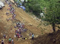 La zona donde una avalancha ha causado al menos 25 muertos y 15 heridos en una mina de oro en el aldea de Napnapan. EFE  /