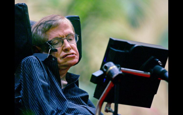 Stephen Hawking desentraña grandes misterios del universo, pero se rinde ante un misterio mayor. AP  /