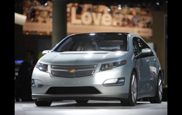 General Motors reforzará las estructuras en torno de las baterías de sus autos eléctricos Volt para darles más seguridad en choques. AP  /