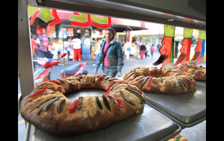 Algunos de los ingredientes de la rosca son: trigo, frutas, huevos, leche y mantequilla.  /