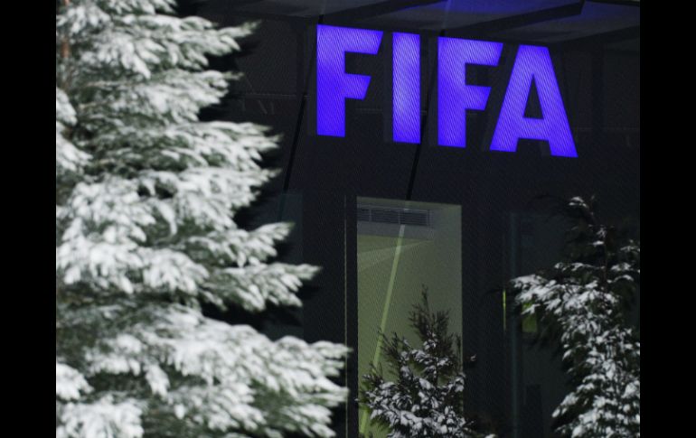 La FIFA había amenazado con suspender a Suiza, pero tras pensarlo bien decidió que tomaría otra medida. AP  /