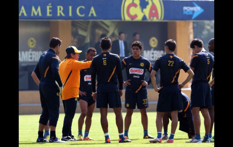 El 'Piojo' Herrera durante una sesión de entrenamiento en diciembre de 2011. MEXSPORT  /