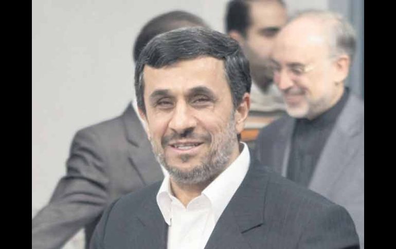 Mahmoud Ahmadinejad pretende contrarrestar la presión que potencias mundiales hacen contra él. REUTERS  /