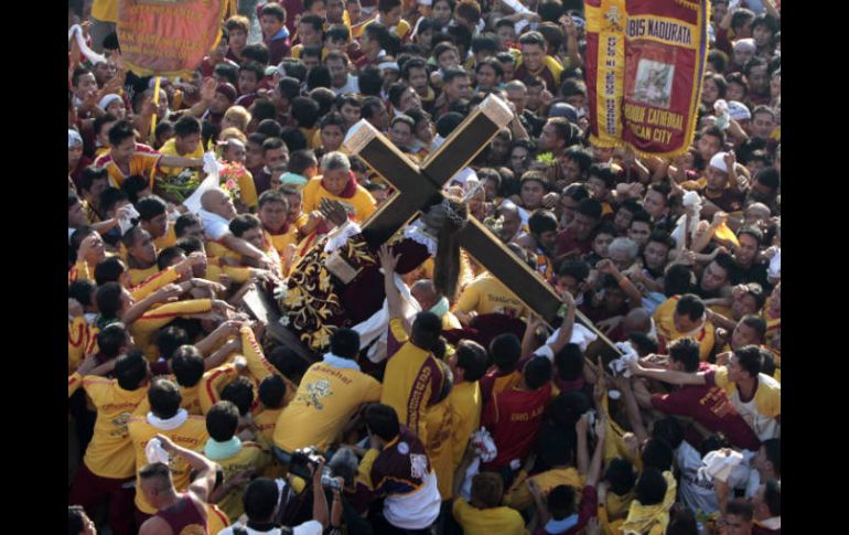 El año pasado más de 700 personas resultaron heridas durante la procesión del Nazareno Negro. EFE  /