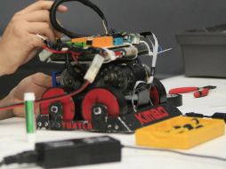 Los participantes cuentan con seis semanas para diseñar, construir, programar y probar un robot.  /