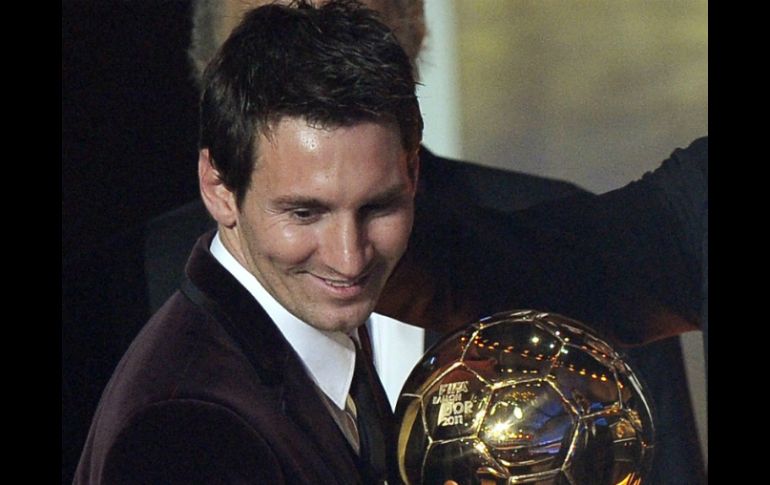 El delantero argentino Lionel Messi ganó por tercera vez el Balón de Oro. EFE  /