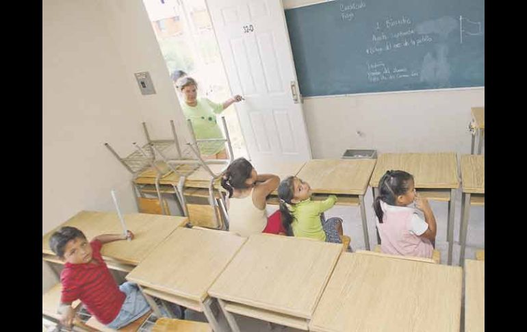 Aunque autoridades descartan rumores sobre amenazas contra estudiantes, algunos planteles de la metrópoli registraron ayer ausentismo.  /