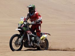 El español Joan Bort Barreda llega al campamento de Iquique durante la novena etapa del Dakar 2012. EFE  /