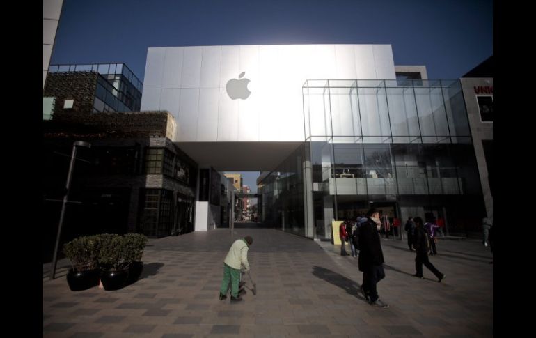 La dificultad de censurar las redes sociales les ha dado gran auge en China. Foto: Tienda Apple en Beijing. EFE  /