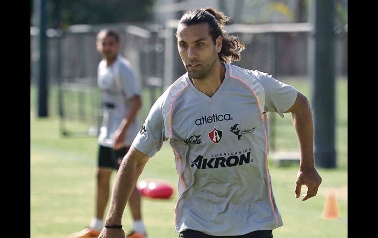 El técnico Juan Carlos Chávez destacó el esfuerzo de Jorge Zamogilny en los entrenamientos.  /