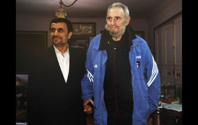Foto del encuentro divulgada por la Presidencia de Irán, donde se ve a Ahmadineyad con Fidel Castro. REUTERS  /