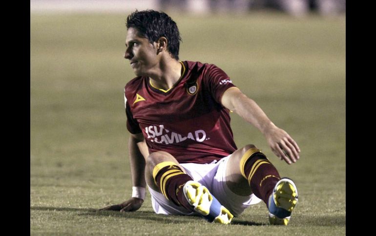 Édgar 'Tepa' Solís ve desde el terreno de juego como San Luis anotaba uno de los goles. MEXSPORT  /