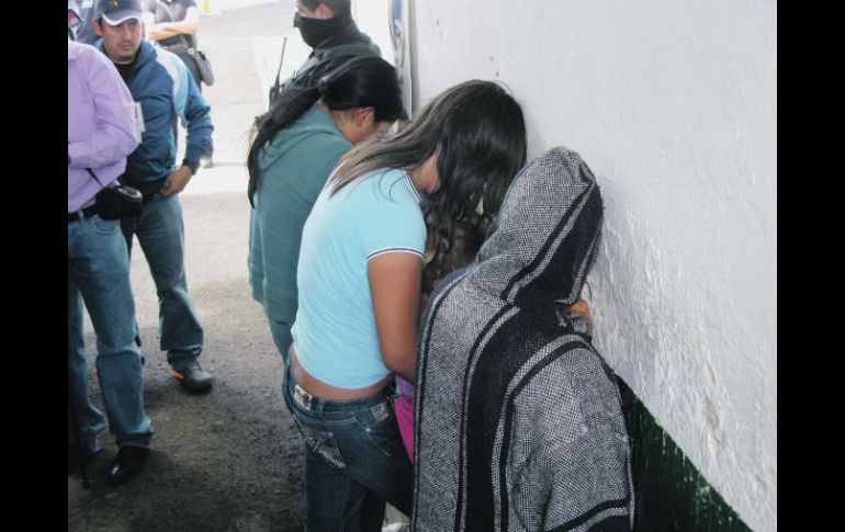 Las tres mujeres fueron detenidas el pasado lunes, luego que una de ellas fuera acusada de pretender vender a su hija.  /