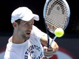 Novak Djokovic durante lso entrenamientos del Abierto de Australia. EFE  /