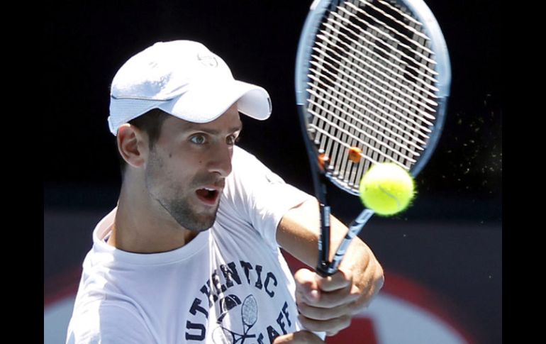 Novak Djokovic durante lso entrenamientos del Abierto de Australia. EFE  /