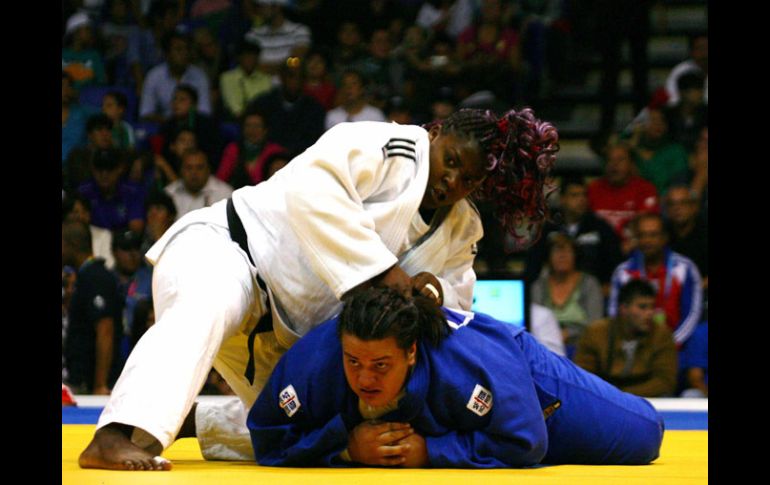 Vanessa Zambotti pierde en una competencia de preparación. MEXSPORT  /