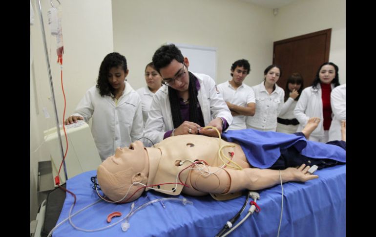 Aunque los estudiantes realizan prácticas con robots, la Univa mantiene convenios con diversos hospitales para que tengan experiencia.  /