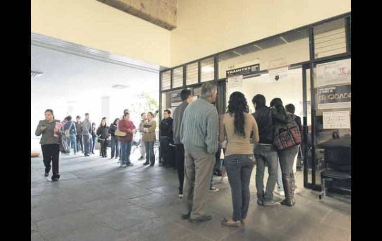 El IFE tiene como fecha límite de entrega de credenciales el 31 de marzo.  /