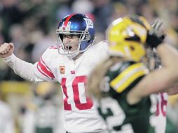 El quarterback de los Gigantes de Nueva York, Eli Manning, ofreció un juego completo en el Lambeau Field.  /