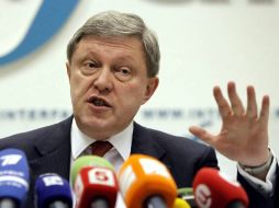 Yavlinsky aboga por un sistema político nuevo en el que el Parlamento gane terreno al presidencialismo establecido por Putin. EFE  /