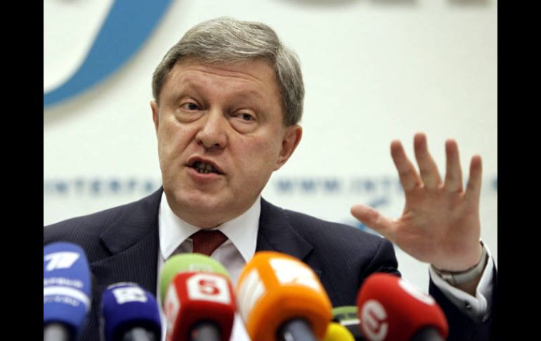 Yavlinsky aboga por un sistema político nuevo en el que el Parlamento gane terreno al presidencialismo establecido por Putin. EFE  /