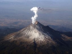 Hay probabilidad de emisión de fragmentos incandescentes a corta distancia del cráter. REUTERS  /