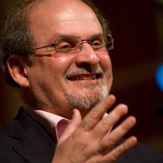 Las amenazas a Rushdie complican su participación en un festival en la India