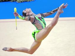 Cynthia Valdez tuvo un grave error con las clavas en el segundo día de competencia del preolímpico de gimnasia en Londres. MEXSPORT  /