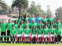 Las tricoloras y el cuerpo técnico se tomaron la foto oficial en su última práctica en México; hoy vuelan a Canadá. MEXSPORT  /