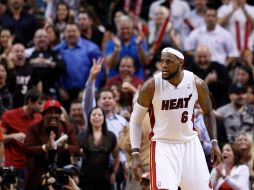 LeBron James durante la segunda mitad del encuentro contra San Antonio, cuando marcaban empate. REUTERS  /