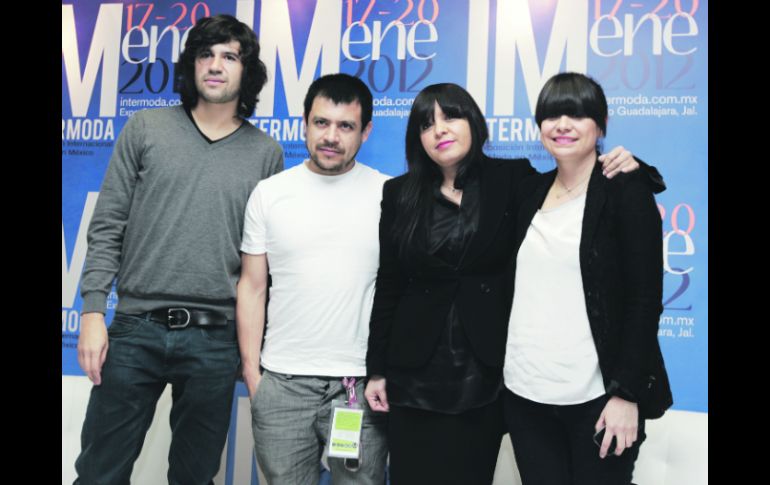 José Alfredo Silva, Giovanni Estrada (ambos diseñadores de Trista), Julia y Renata Franco, cerrarán el ciclo de pasarelas de Intermoda.  /