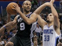 Tony Parker aportó 25 puntos, incluyendo 16 en el último cuarto. AP  /