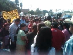 Durante el segundo punto de la gira de trabajo, algunos vecinos y comerciantes de Las Juntas se manifestaron.  /