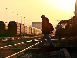 Diariamente pasan por la metrópoli y sus vías férreas alrededor de 20 migrantes.ARCHIVO  /