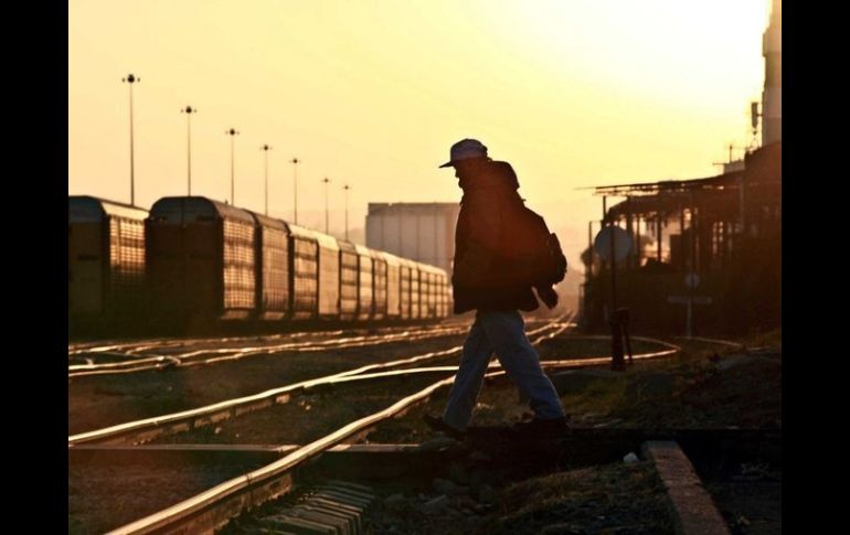 Diariamente pasan por la metrópoli y sus vías férreas alrededor de 20 migrantes.ARCHIVO  /