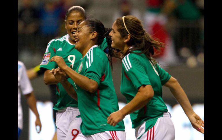 Las jugadoras mexicanas fueron contundentes ante el arco guatemalteco. MEXSPORT  /