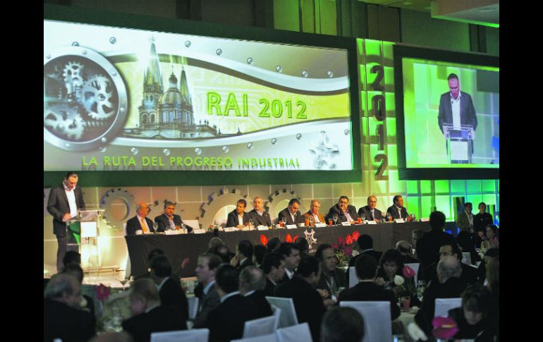 Manuel Herrera Vega, coordinador del Consejo de Cámaras Industriales de Jalisco, abre el evento.  /