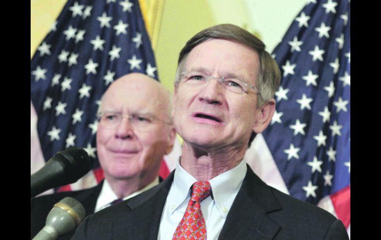 Lamar Smith anuncia el retiro de la ley antipiratería SOPA, en la Cámara de Representantes. AP  /