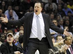 El coach de los Bulls, Tom Thibodeau, se mostró entusiasmado durante el encuentro. AP  /